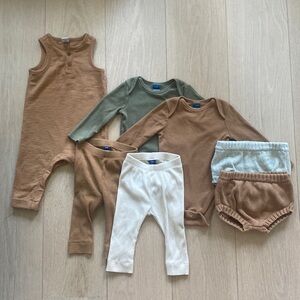 7-piece Baby Neutrals Bundle